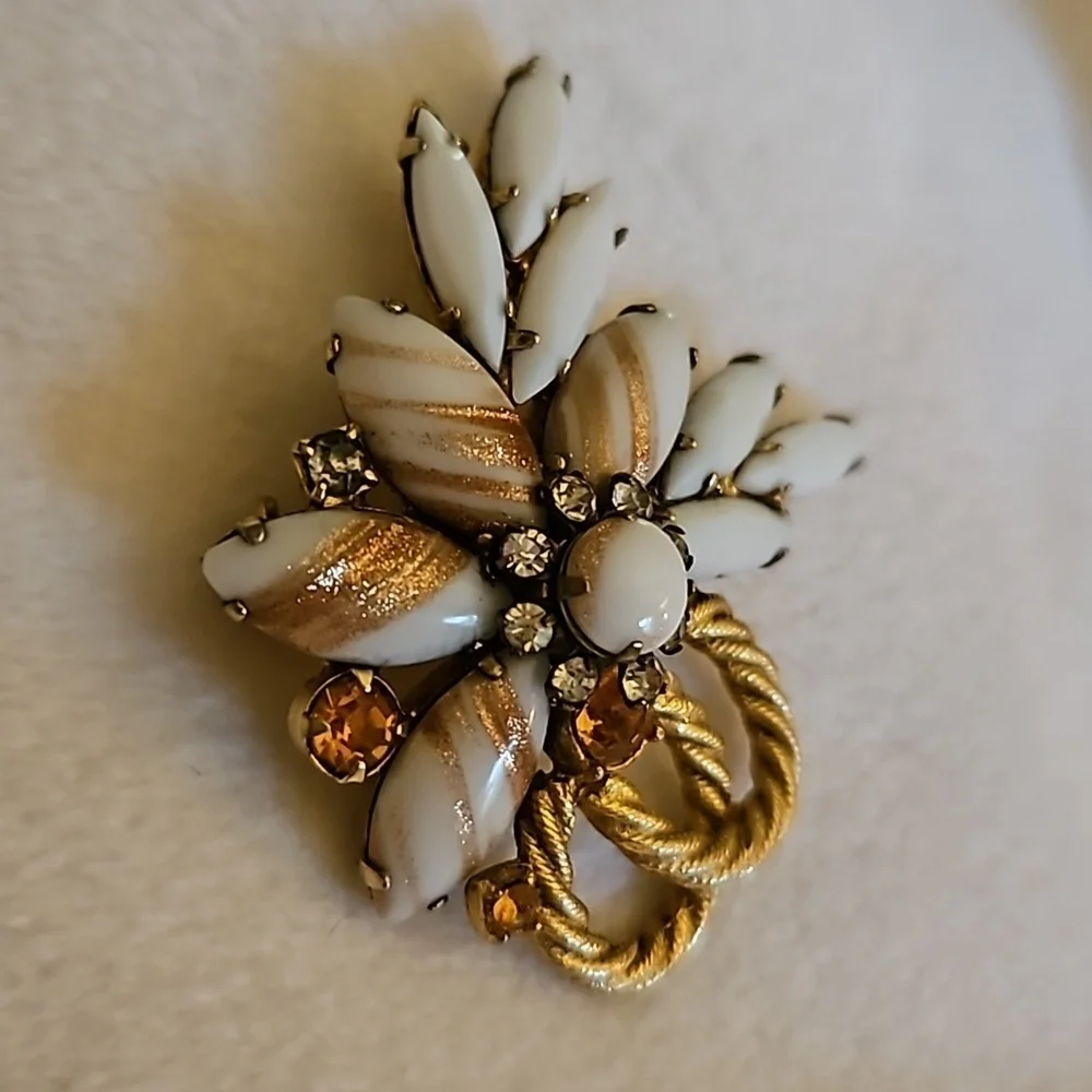 VTG JULIANA Copper Fluss Rhinestone Navette Floral Colonial Brooch Pin
